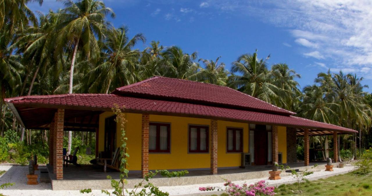 Puri Asu Resort Palau Asu Quarto foto